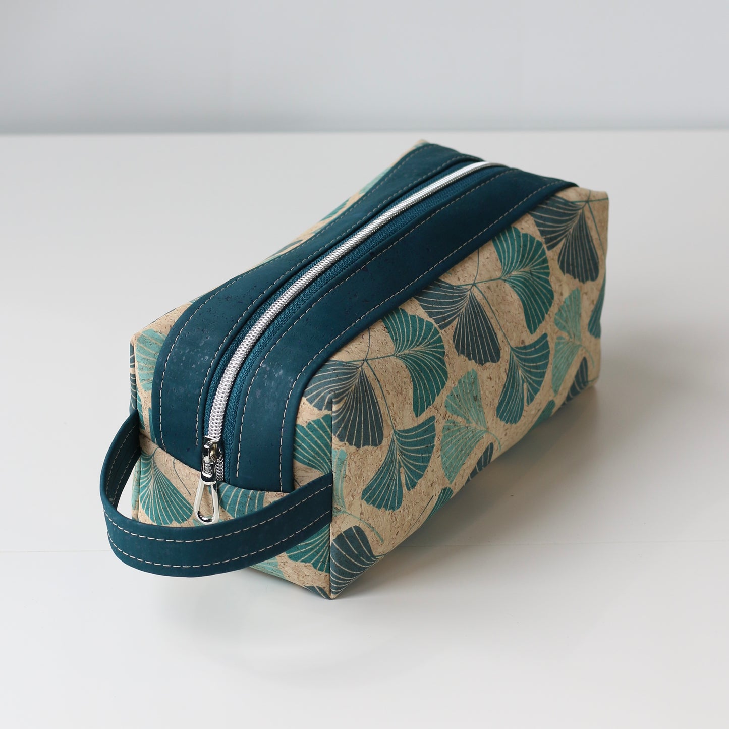 Gingko Biloba Leaf - Cork Aven Pouch
