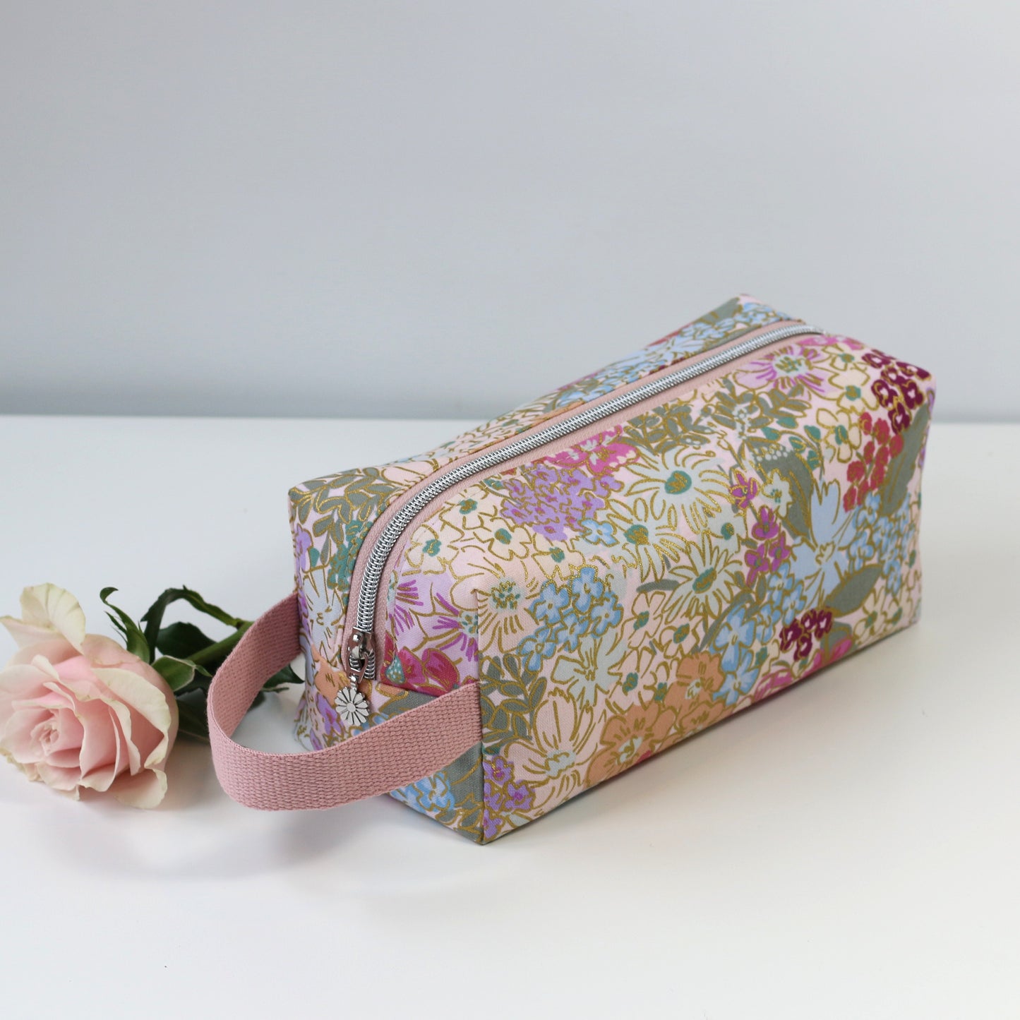 English Rose - Canvas Aven Pouch